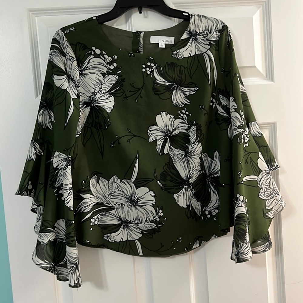 Isla Maude Anthropologie green floral print blouse flare sleeve size small